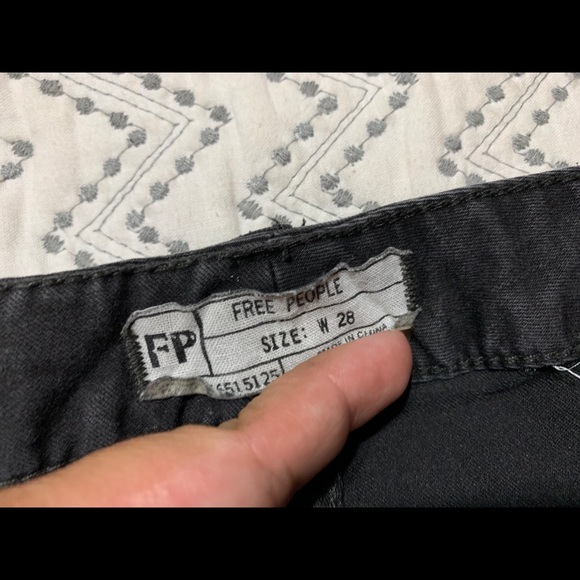 FREE PEOPLE black skinny jeans -size 28 - Picture 10 of 13